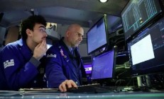 早盘：美股走低科技股领跌 纳指下跌200点